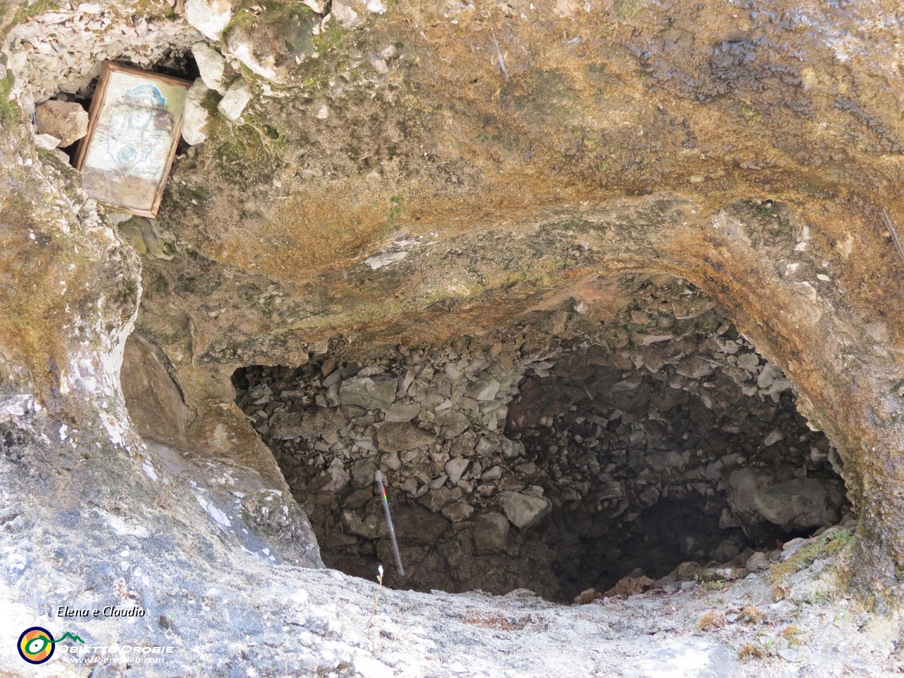 20 Grotta e Madonnina.JPG